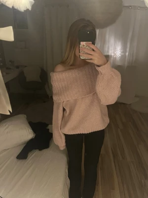 Stickad tröja - Superfin ljusrosa stickad tröja från Gina tricot. Storlek m. Superbra skick🩷