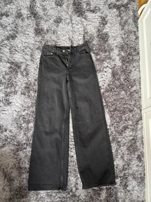 Svarta baggy jeans - Svarta jeans 