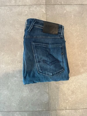 Replay anbass - Tjena, säljer nu dessa riktigt snygga Replay anbass i Stl W32L32. Dom är i riktigt bra skick. Nypris 1600✅Vid minsta funderingar så är det bara att höra av sig//Allt gott 