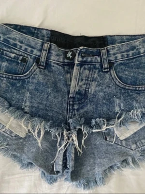 One teaspoon low waist shorts  - One teaspoon låg midjande shorts. Storlek 24/6. 