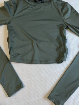 Croppad tröja - Croppad tröja från new yorker, har används 3 gånger