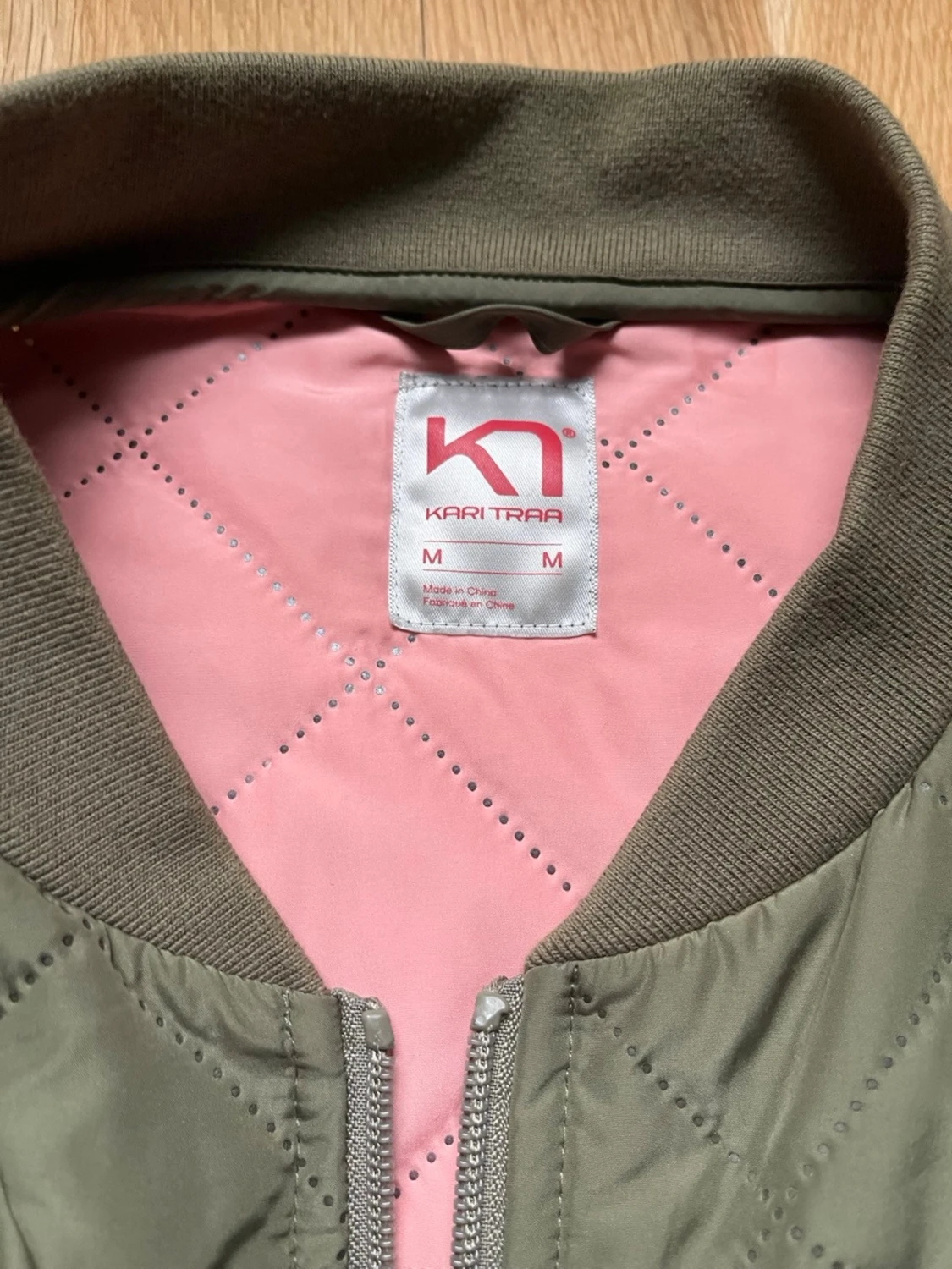 Olivgrön quiltad pufferjacka Kari Traa - 2