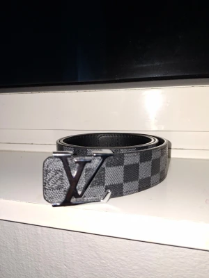 Bälte - Hej säljer min bälte då jag har köpt en ny och inte använder denna. Den är knappast använd.