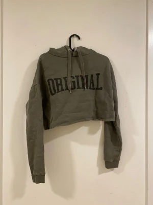 Luvtröja - Kort tjocktröja i fint skick från H&M