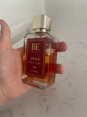 BE Privé Eau de Parfum 1-60 - En fantastisk inspirerad parfym av Initio side effect. Med handen på hjärtat så är den 95% i likhet och  performance är minst lika bra om inte bättre, Ca 70% kvar och nypris är 599kr 