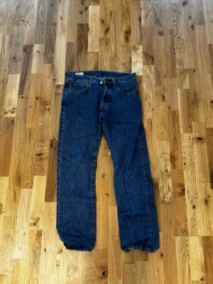 Levi's blå 501 jeans - *HERR*  Blå Levi’s jeans i modellen 501.   Storlek 31/30  Bra skick inget att anmärka.