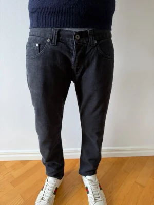 Dondup jeans - Säljer ett par Dondup jeans i storlek W31. Modellen är 175cm. Hör av er vid funderingar!
