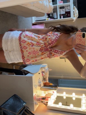 Sommar blus  -  Säljer den populära design by amore toppen med massa fina färger som passar perfekt nu till sommaren