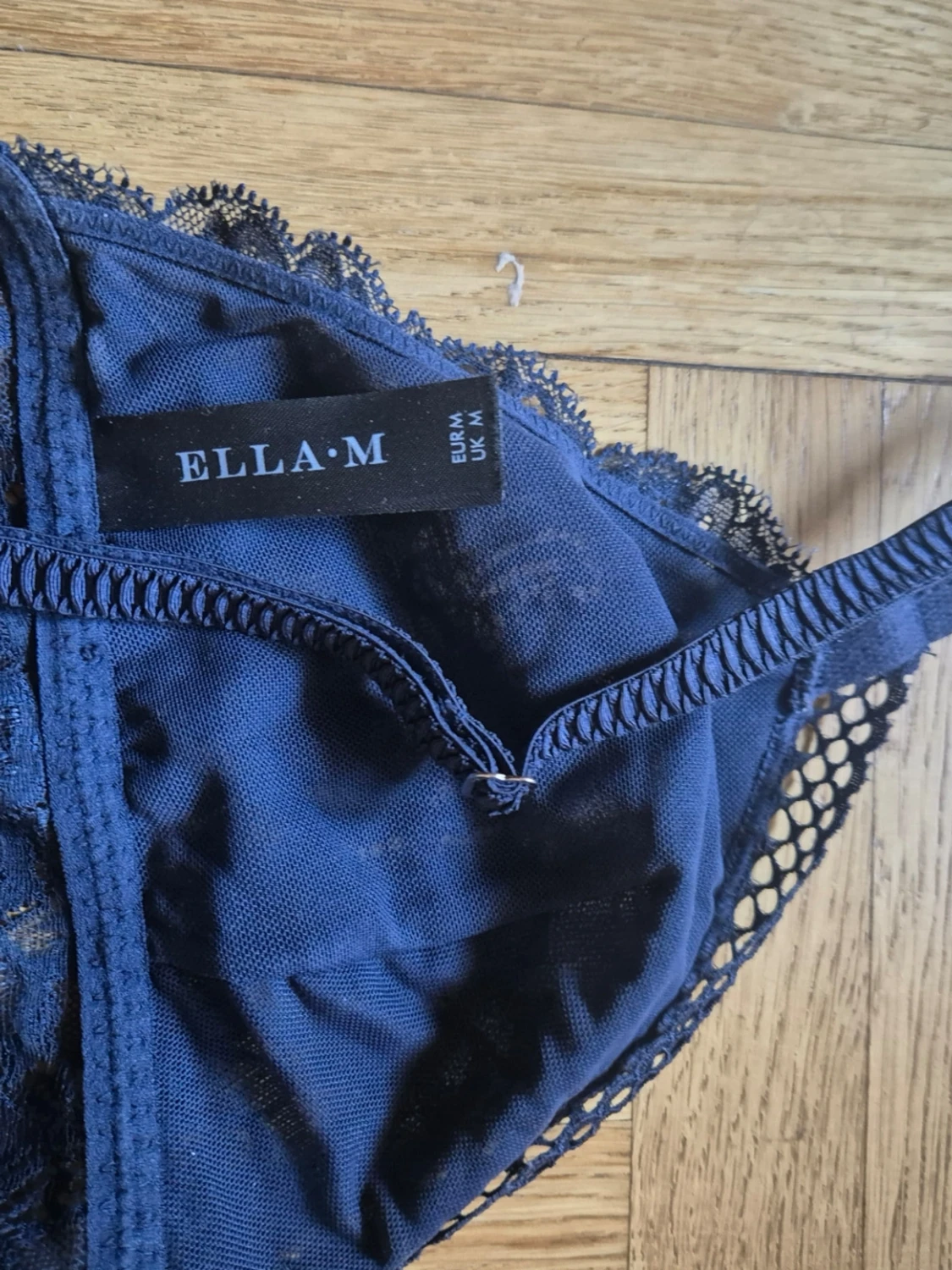 Svart spets-bh från ELLA M Mörkblå, fint skick  - 1
