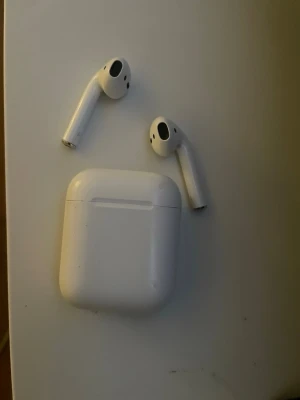 Appel AirPods (gen 2) -  Väldigt bra nice att lyssna på musik 💕