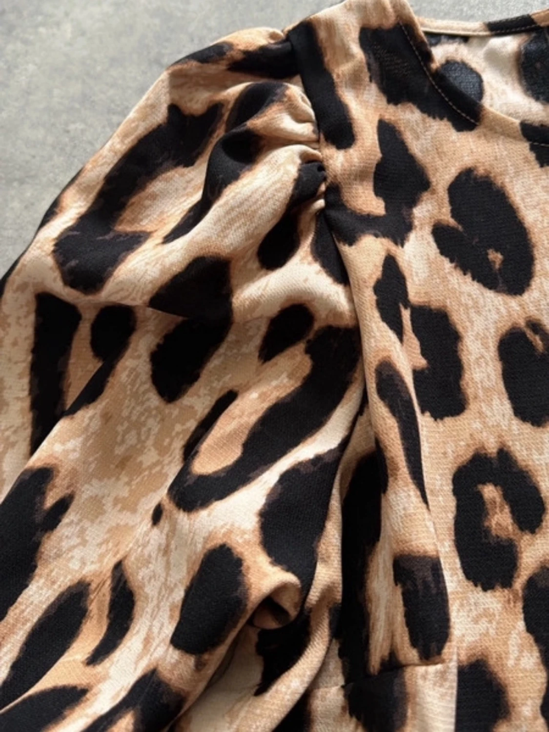 Leopardmönstrad kort klänning - 1