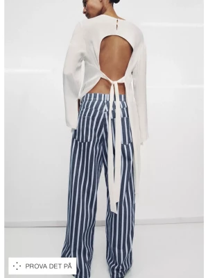 Randiga blå wide jeansbyxor - Söker dess jeansen från Zara xs/s