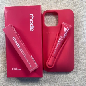 rhode skal + liptint - Skal+Liptint+box följer med! passar iphone 13/14/15. helt nytt oanvänt! Guava spritz ❤️