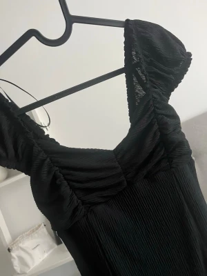 Sommarklänning - Super söt svart sommar klänning, ny med prislapp!💕 nypris 359