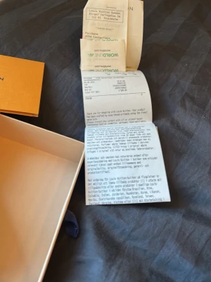 Louis Vuitton plånbok - En riktigt fet lv plånbok så gott som ny bara använd några få gånger kvitton och annat intressant medföljer såklart!🌟