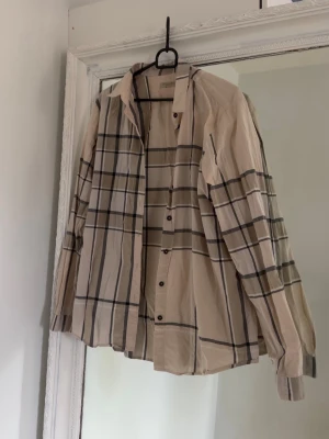 Burberry skjorta  - Storlek S . Fint skick 