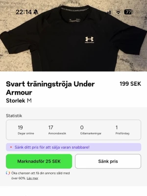 Tränings-tshirts från Under Armour - Två snygga tränings-tshirts från Under Armour, en svart och en vit. Båda har korta ärmar, rund hals och logga på bröstet. Perfekta för gymmet eller löprundan. Materialet är lätt och andas, vilket gör dem grymma för intensiva pass.