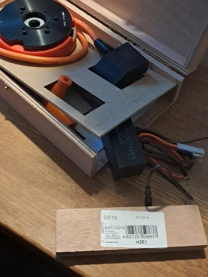 Mvt dd cdi och tändhatt och tändkabel - Mvt dd till aerox endast cdi tändkabel och tändhatt alltså inte hela kittet.