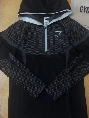 Gymshark Onyx V5 Hoodie - Helt ny äkta oanvänd onyx i storlek L (inte ens testad). Kvitto finns