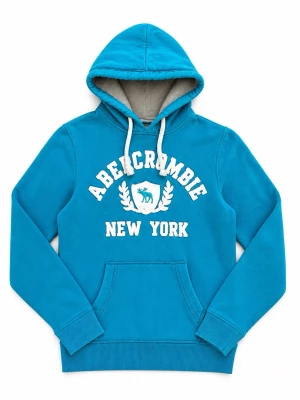 Abercrombie & fitch hoodie M - Säljer en riktigt schysst ljusblå vintage abercrombie & fitch hoodie med broderad text i storleken L, tröjan sitter mer som S/M.✨🌟  Gåvor medföljer vid köp utan bud🎁💝  Tveka inte att ställa frågor vid minsta funderingar💬