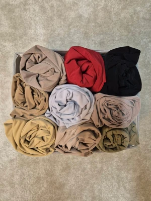 Premium Jersey hijab  - Jag har flera färger av premium Jersey hijab. Om du är intresserad kontakta mig!                  Priset för en hijab 120 kr.