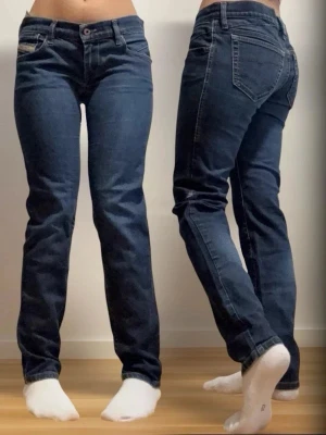 Vintage slim regular diesel Jeans - Säljer en väldigt snygg vintage dam Jeans i low rise. Jag är 158 cm. Jag kan skicka den inom 24 timmar. Pris kan diskuteras! 😇 Midja: 39 cm Höjd: 19 cm Längd: 92 cm Innerben: 72 cm