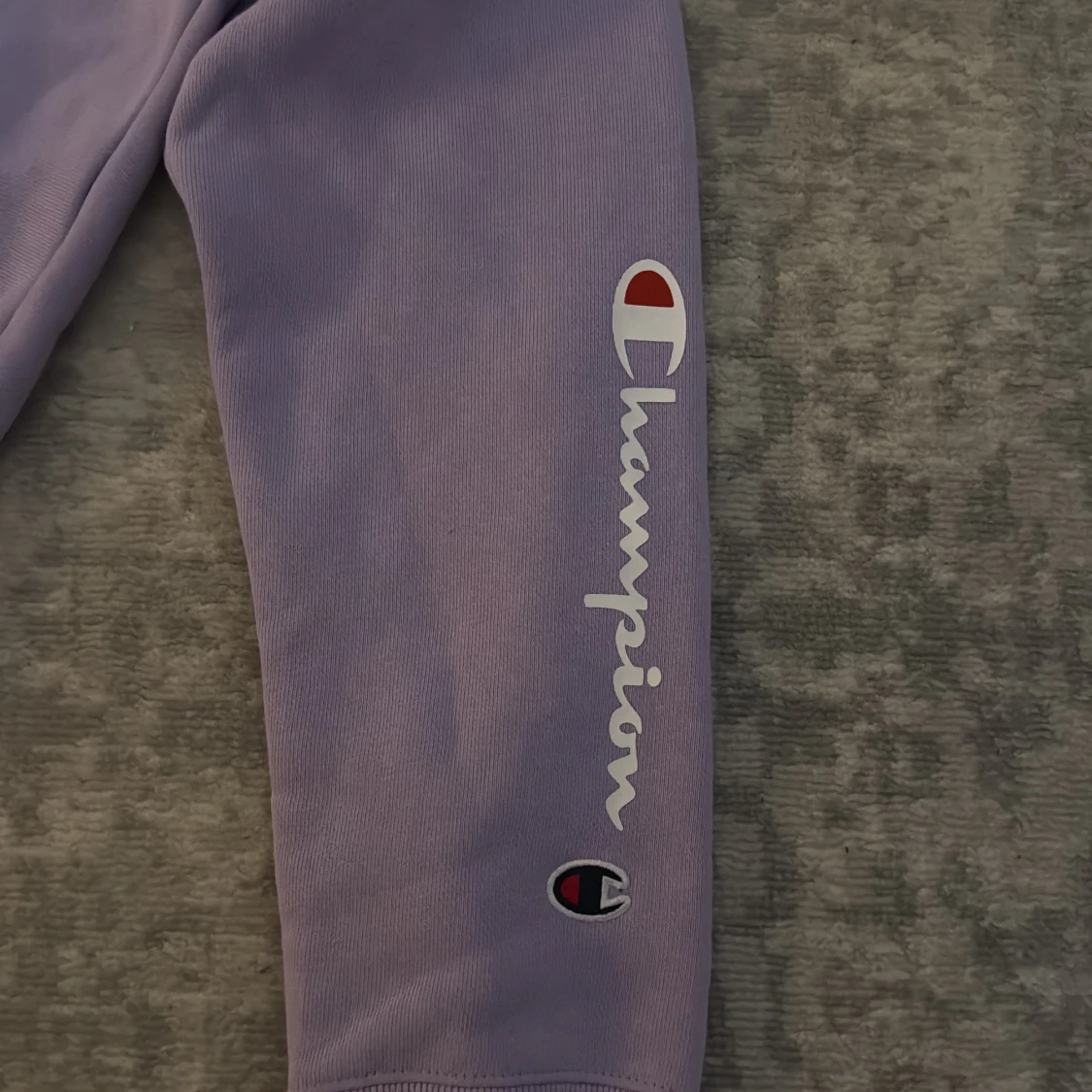 Ljuslila hoodie från Champion - 2