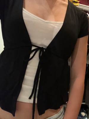 Söt bolero/kofta - Jättefin svart bolero💞