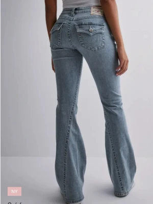 True religion jeans  - Ljusblå true religion jenas i storlek 24, jag brukar ha xs och de passar mig. De är använda väldigt få gånger och har inte någon skada 