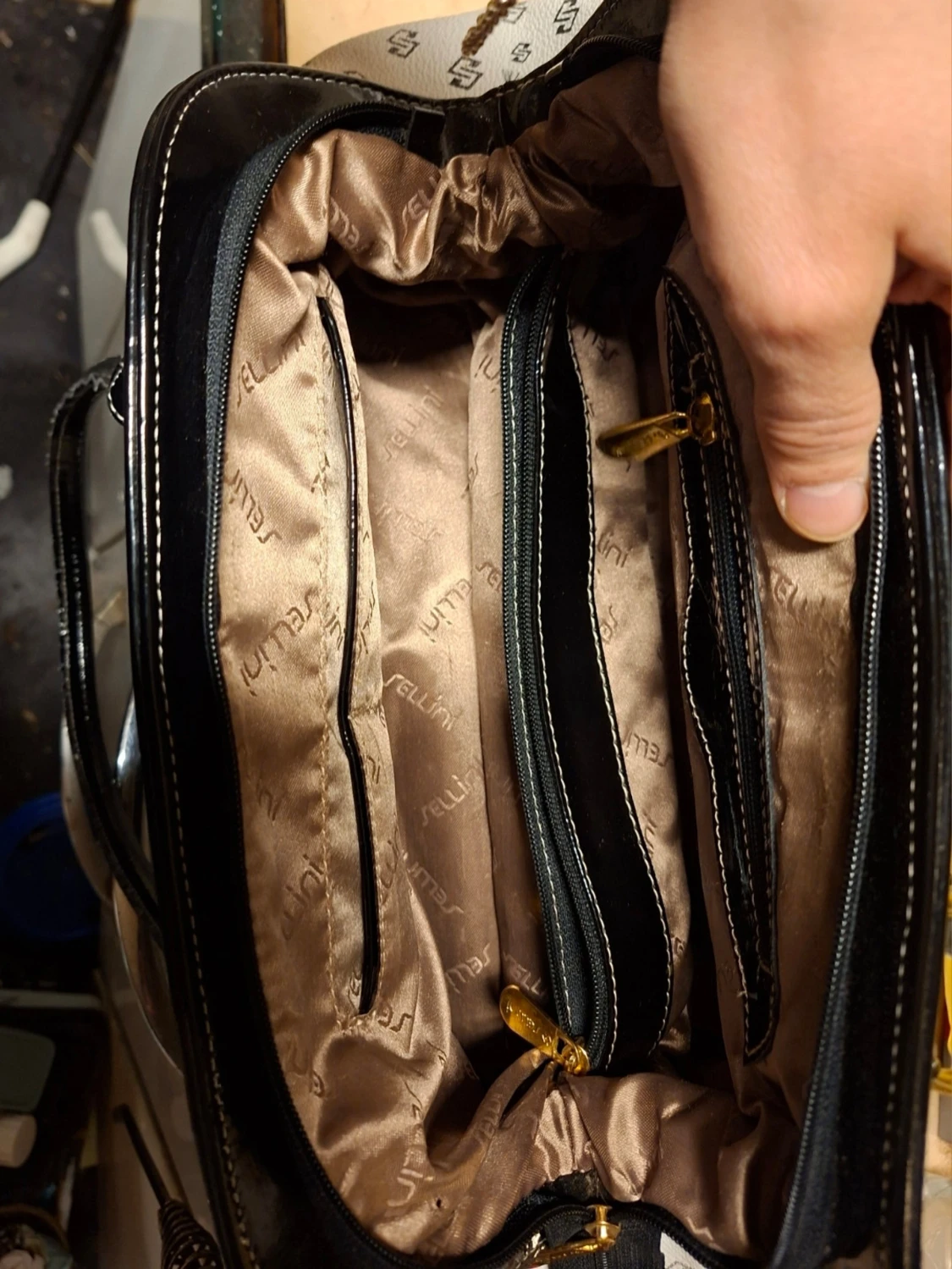 Vit handväska med svart mönster - 4