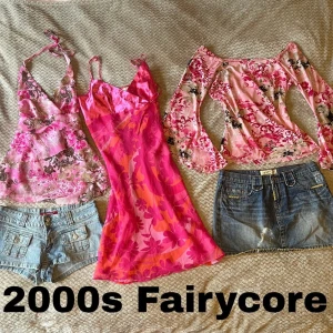 Mystery Style Bundle - 3 plagg för 399kr , 5 plagg för 699kr , 7 plagg för 899kr , jag gör en personlig style bundle utefter din stil och storlek. Innehåller bara plagg, inte accessoarer och alla plagg är second hand, självklart inte märken som tex Shein. Kläderna på bilderna är endast exempel