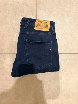 Replay anbass  - Tjena, säljer nu dessa riktigt snygga Replay anbass i Stl W30 L32. Dom är i riktigt bra skick. Nypris 1600✅Vid minsta funderingar så är det bara att höra av sig//Allt gott