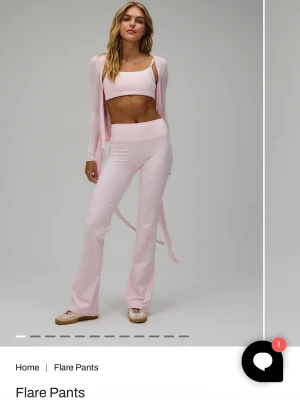 Exercere - Säljer dessa superfina Exercere yoga pantsen, i världens finaste ljusrosa färg🩷🩷🩷aldrig använda med lappen kvar, även förpackningen/påsen man fick dem i är kvar! Storlek S, short