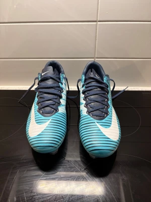 Mercurial Vaper 11 ice pack - Vaper 11 mercurial Nike Ice pack. De är skapade runt 2016 och har inga skador. Fg dobbar i storlek 42!