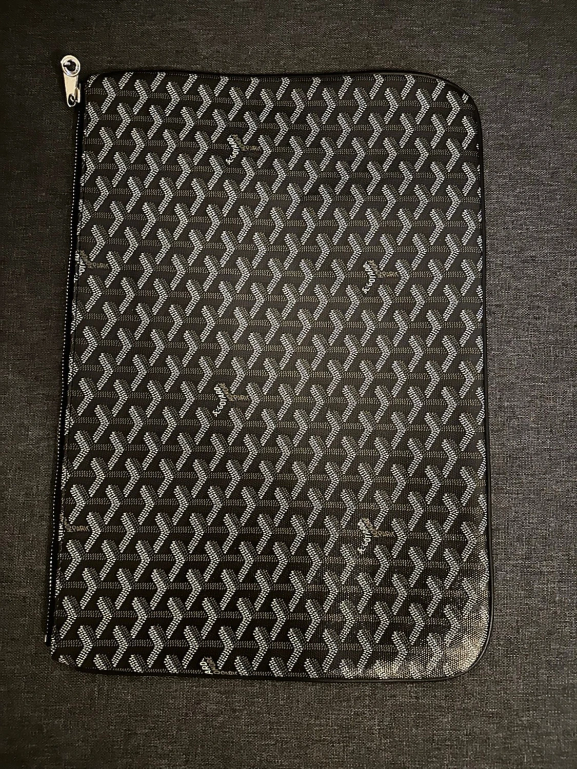 Svart datorfodral med mönster - 1