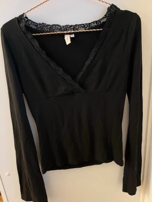 Nelly tröja - Superfin tröja med spetsdetaljer💓 