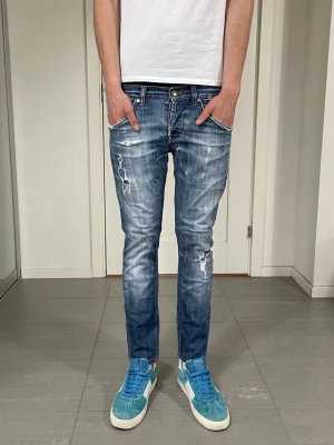 Dondup Jeans  - Säljer nu dessa Dondup jeans med snygga slitningar i populär design och vissa som är användning, skriv för fler bilder/frågor🙌🏼