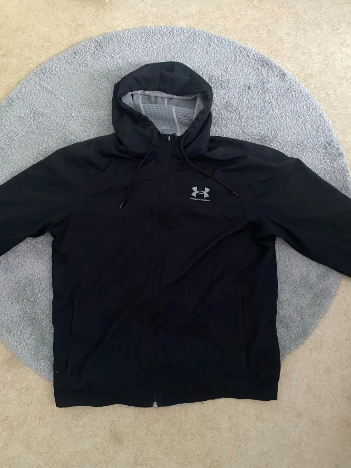 Svart vindjacka från Under Armour