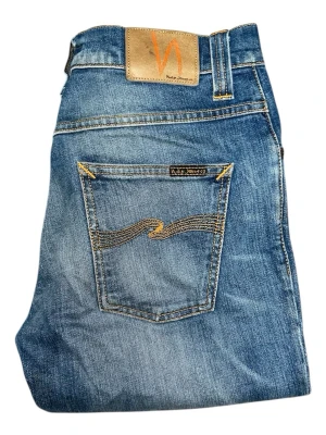 Nudie Jeans 30/30 - Klassiska Nudie i ljusblå tvätt. Storlek W30 L30. Clean look och skön passform, perfekta för vardag. Skick: 9/10 Pris kan diskuteras 📦 Skickas inom 48h