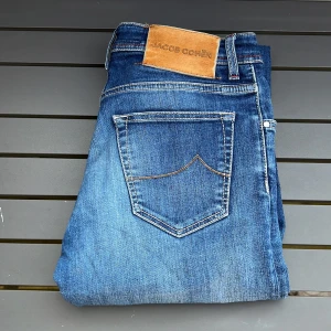 Jacob cohen jeans - Modell: nick. Size 31. Skick 9/10 jättebra skick! Nypris 5500kr. Hör av dig vid intresse🤩