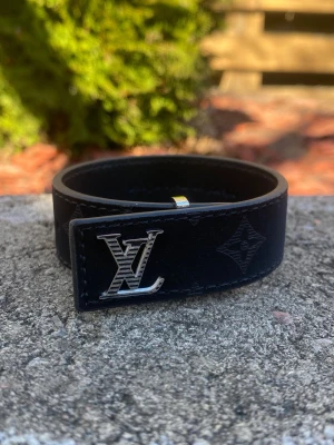lLv Black bracelet Mens - As new. Very comfortable and never worn