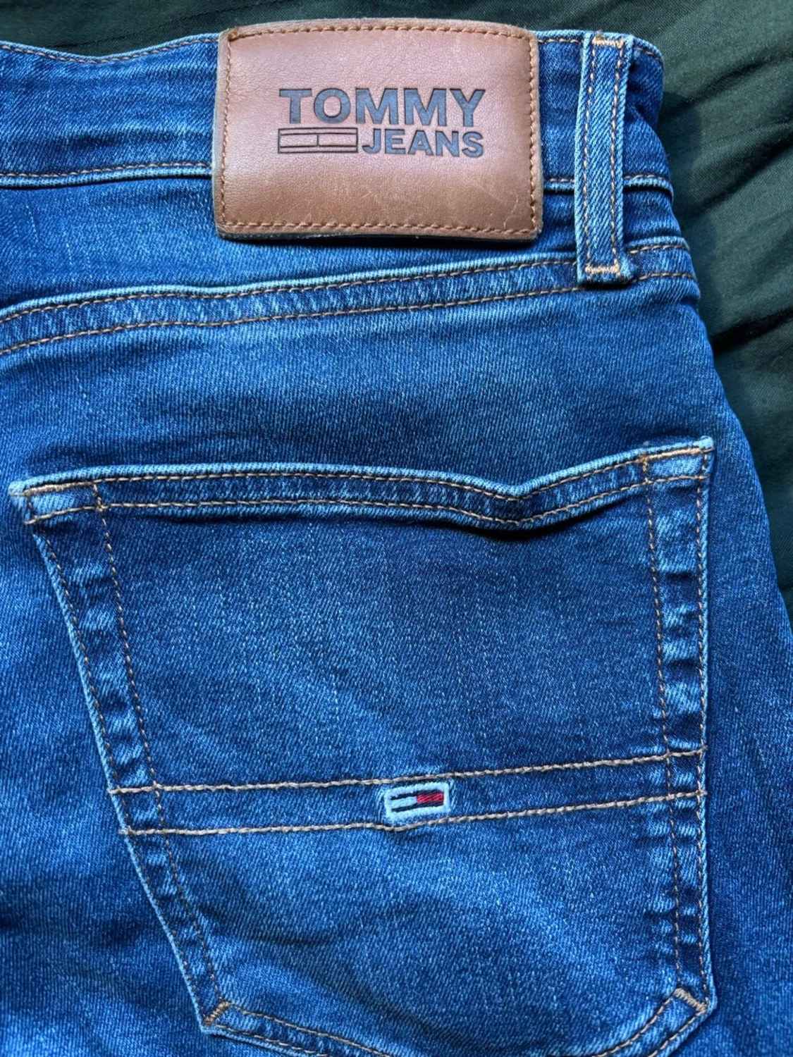 Blå slim fit från Tommy Jeans - 3