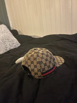 Gucci keps äkta - Äkta beige Gucci keps helt ny