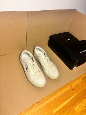 Saint Laurent SL/06 Sneaker Beige 40 - Storlek 40 (passar även 40.5-41), nypris ~7200kr