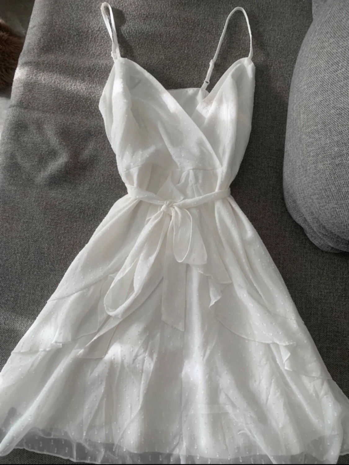 Vit sommarklänning med volanger - 2