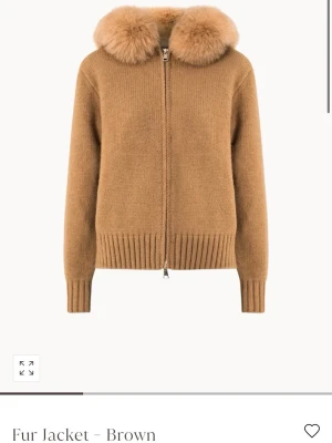 alessa jacka - har en sån alessa kofta med äkta päls som trendar överallt!! storleken är L men sitter mer som M skulle jag säga, då det är M jag brukar ha. säljs för 1600 på deras hemsida, använd endast ett fåtal gånger! om man bor i helsingborg kan jag mötas 