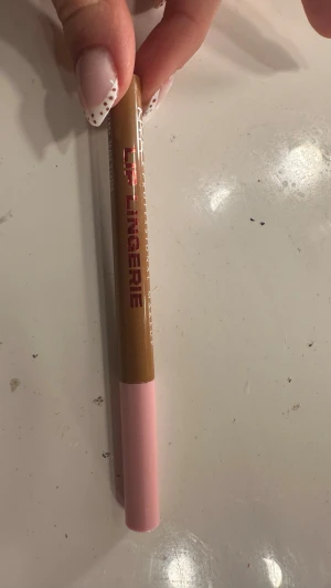 NYX lip stain - Färgen 01 tease u later. Endast testad!