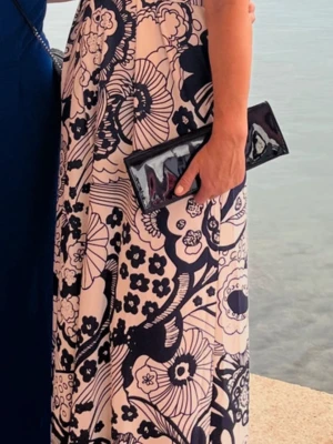 Ted Baker klänning/byxdress - Fantastiskt fin klänning/byxdress från Ted Baker i London. Endast använd en gång (bilden). Jag har storlek 38/M och är 172 cm, men någon i stl 40 eller 42 kan också ha den, expanderbar, se sosta bilden.