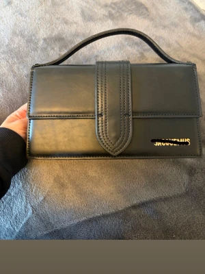 Svart väska - Oanvänd 