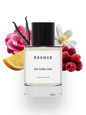 ESSNCE Oh Darling  - Oh Darling från ESSNCE är en elegant parfym i en stilren, genomskinlig glasflaska med svart lock. Doften har inslag av vanilj, ros, apelsin, jasmin och hallon, vilket ger en fräsch och blommig känsla. Perfekt för dig som gillar fruktiga och blommiga toner.